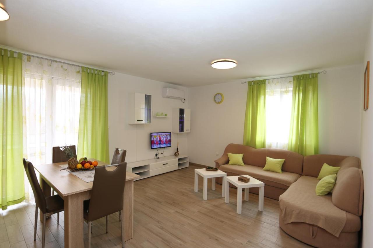 Apartments Mirjana Šilo Екстериор снимка