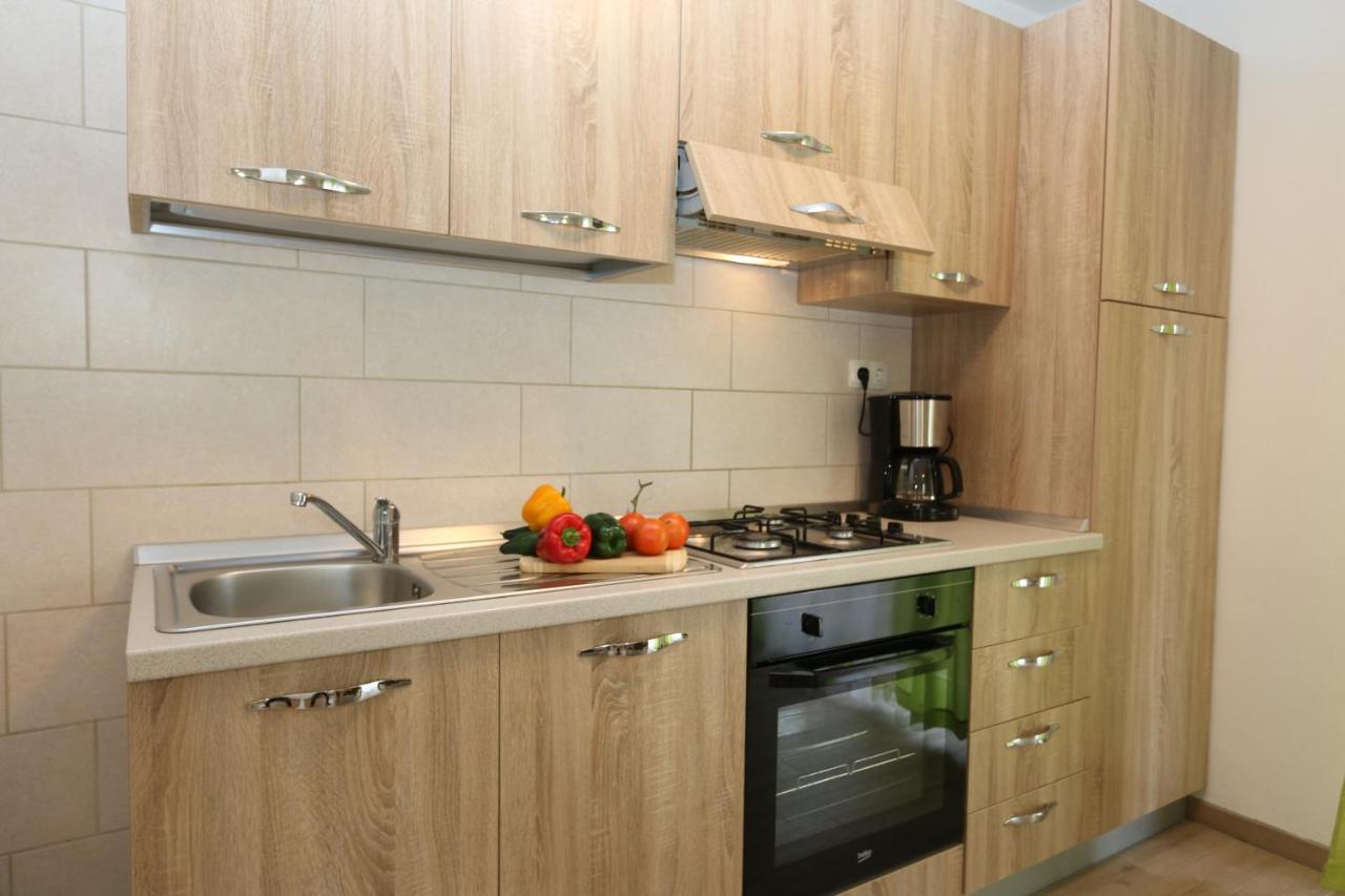 Apartments Mirjana Šilo Екстериор снимка