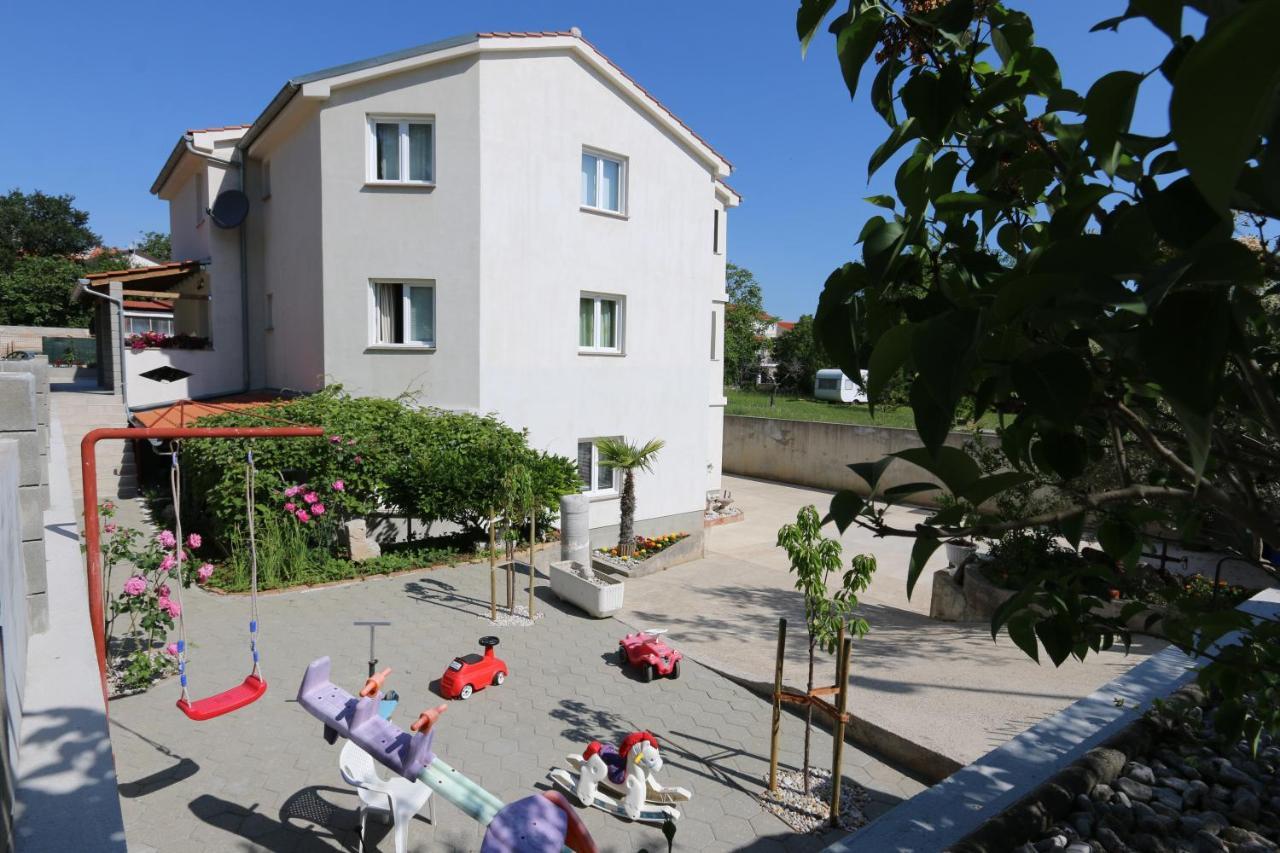 Apartments Mirjana Šilo Екстериор снимка