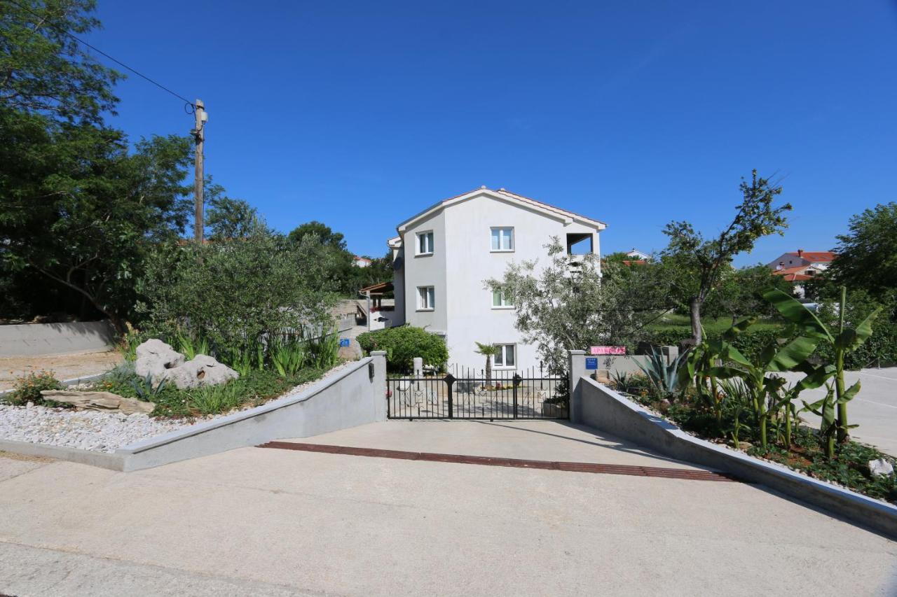 Apartments Mirjana Šilo Екстериор снимка
