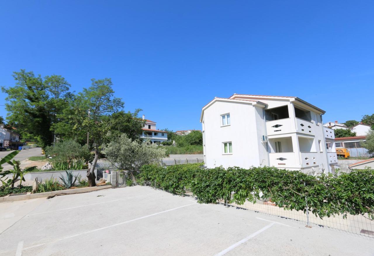Apartments Mirjana Šilo Екстериор снимка