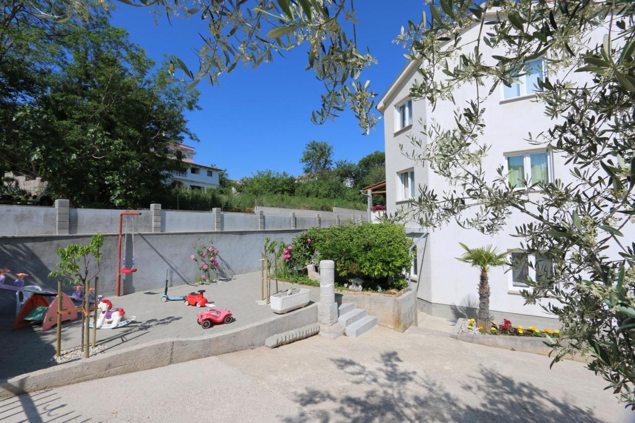Apartments Mirjana Šilo Екстериор снимка
