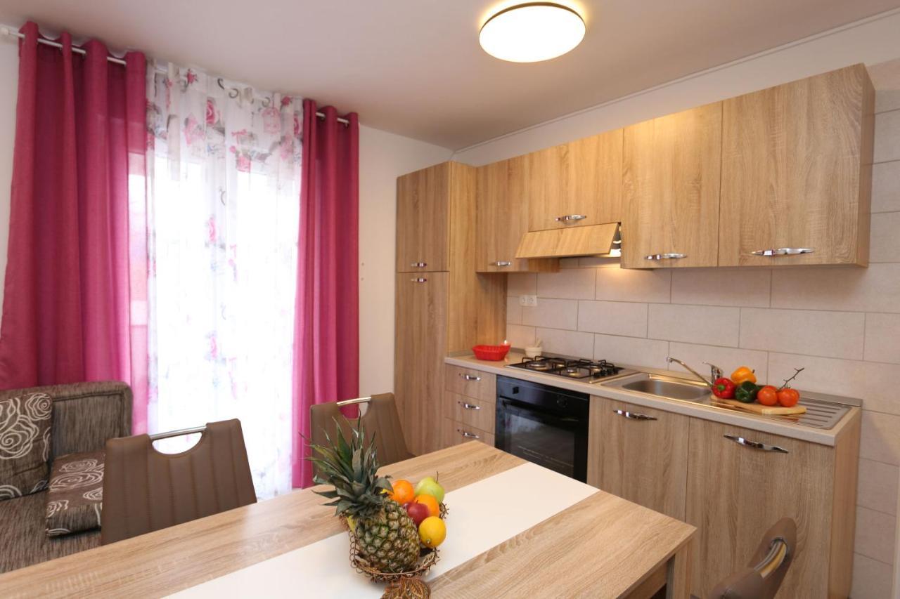 Apartments Mirjana Šilo Екстериор снимка