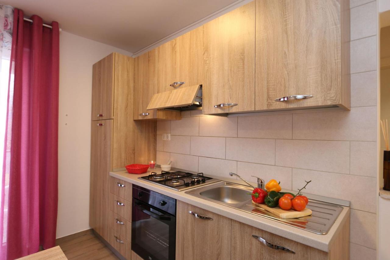 Apartments Mirjana Šilo Екстериор снимка